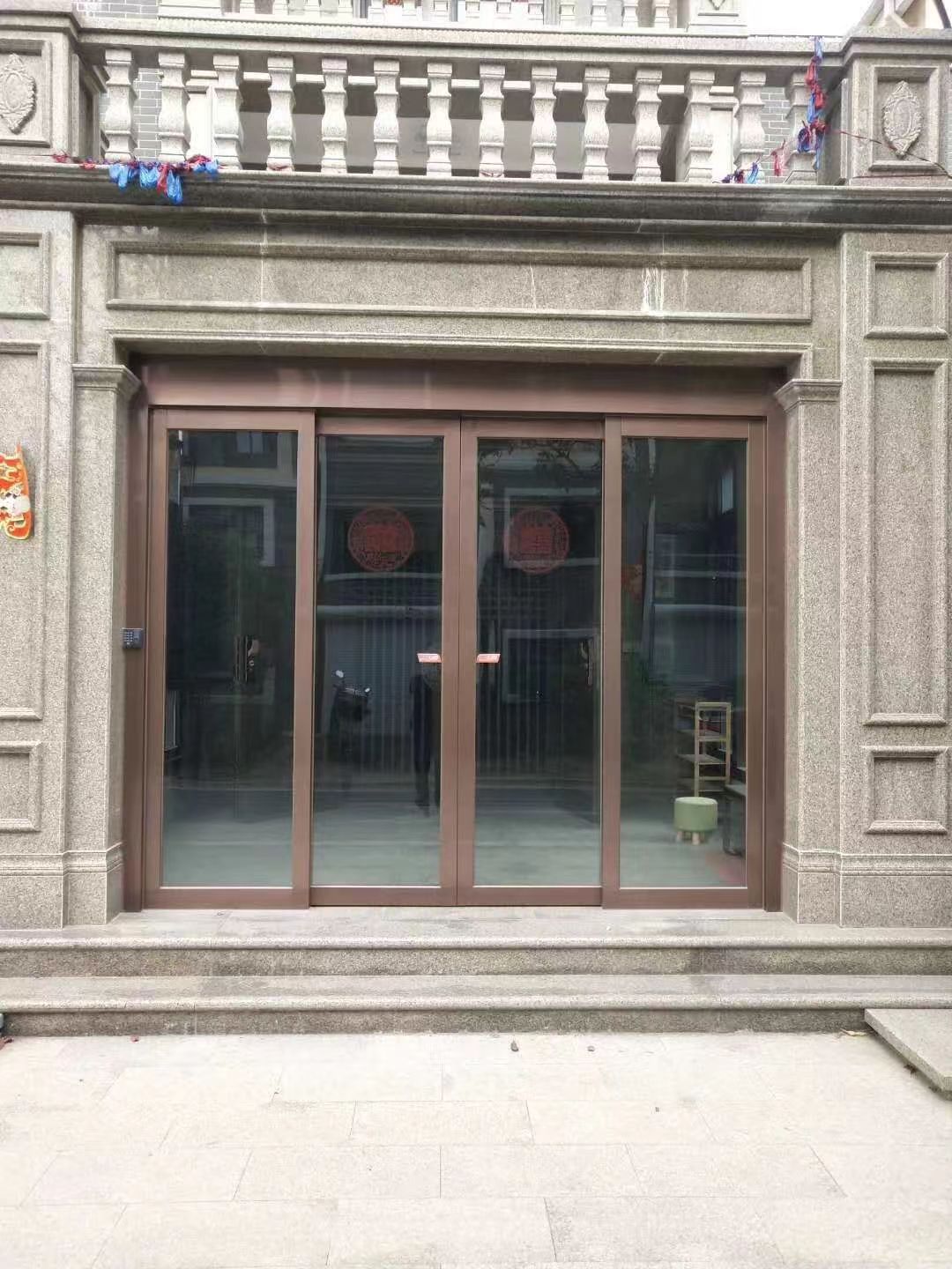 扬中市玻璃伸缩门